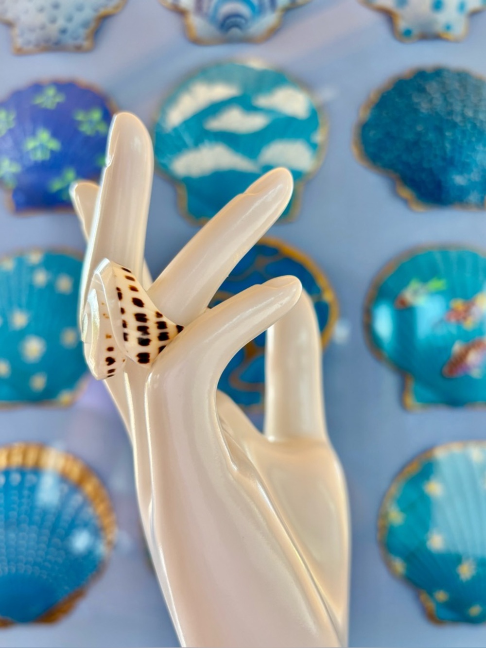 Flea Cone Shell Ring - Cocktail Ring - Open spiral top - Picture 6 of 8